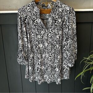 Cocomo Black White Paisley Bouncy 3/4 Sleeve V-Neck Pintuck Top size‎ L